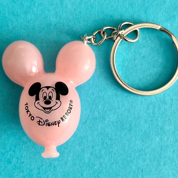 DISNEY PARKS Tokyo Disney Resort - LIGHT  PINK Mickey Mouse Balloon Keychain - Picture 1 of 1